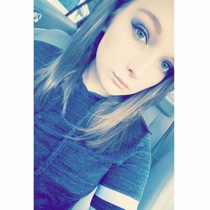 Meet your Posher, Kayla